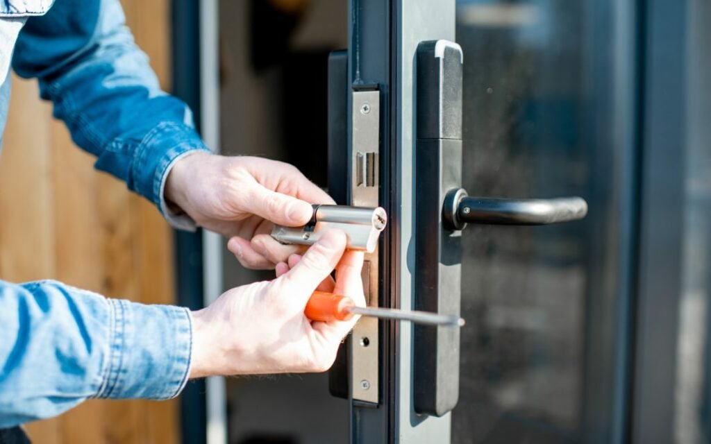 Licensed Locksmith Break-In Repair Services Guide