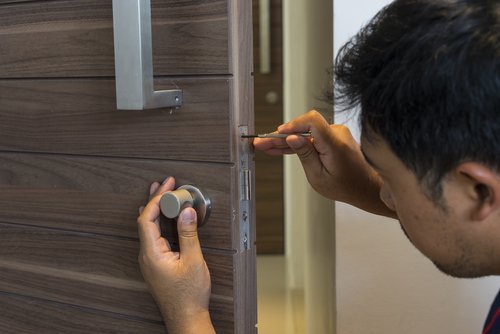 questions to ask a licensed locksmith Questions to Ask a Licensed Locksmith Before Hiring