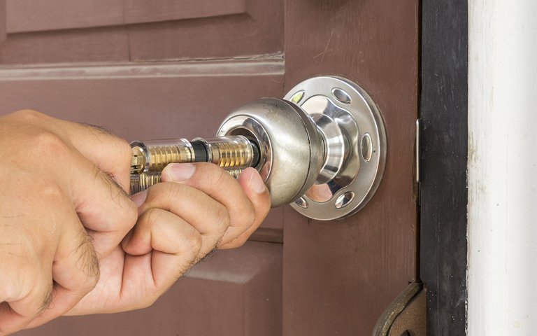 licensed locksmith for eviction services Licensed Locksmith for Eviction Services Guide