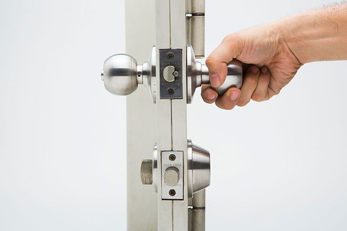 Keyed vs Keyless Deadbolt: Which Option Suits You Best?