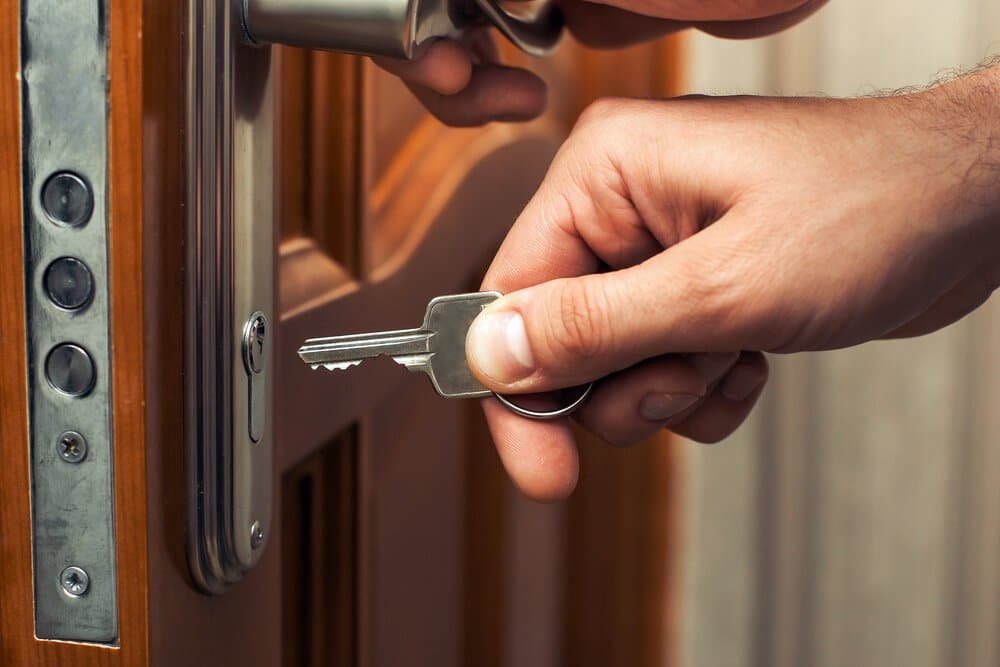 Licensed Locksmith Travel Fee Policies Guide